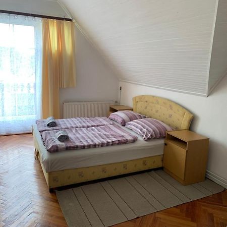 Kriszta Apartmanhaz Apartment Balatonlelle Bagian luar foto