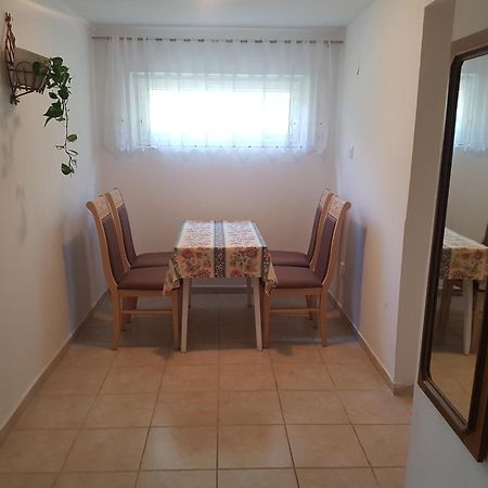 Kriszta Apartmanhaz Apartment Balatonlelle Bagian luar foto
