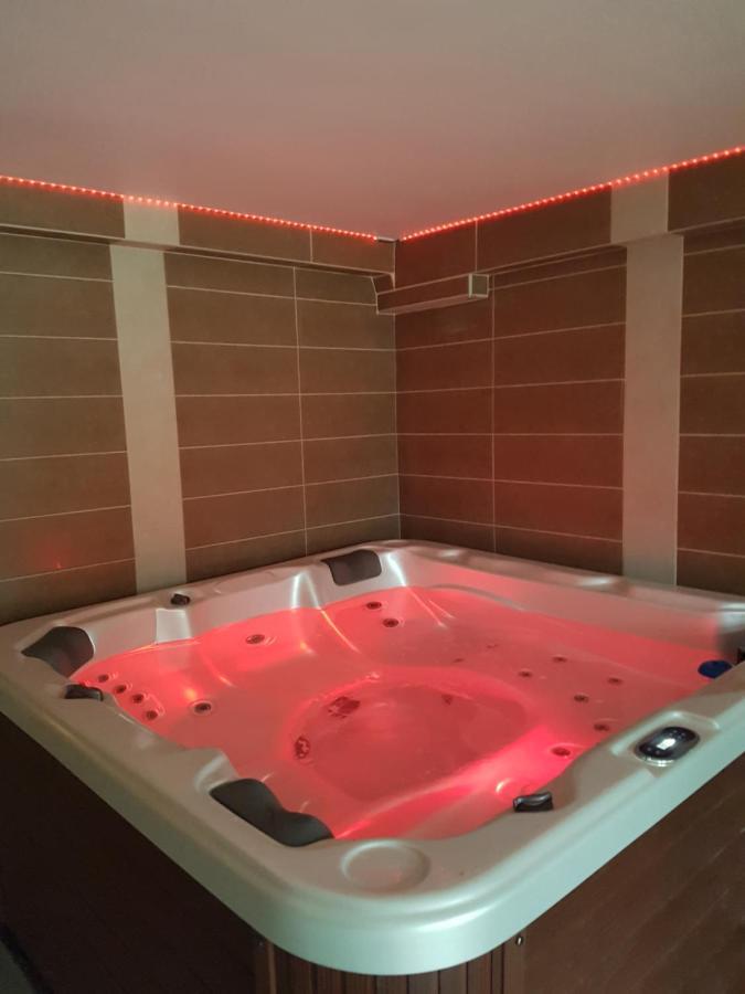 Kriszta Apartmanhaz Apartment Balatonlelle Bagian luar foto