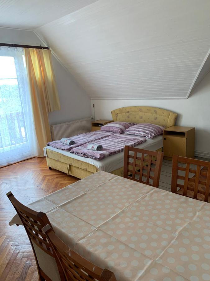 Kriszta Apartmanhaz Apartment Balatonlelle Bagian luar foto