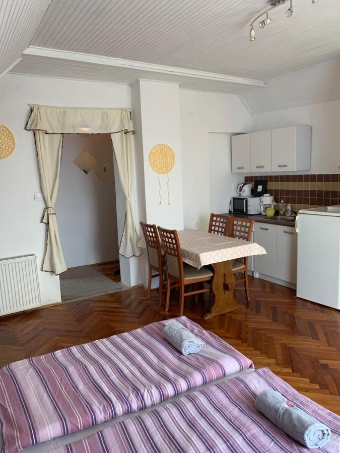 Kriszta Apartmanhaz Apartment Balatonlelle Bagian luar foto
