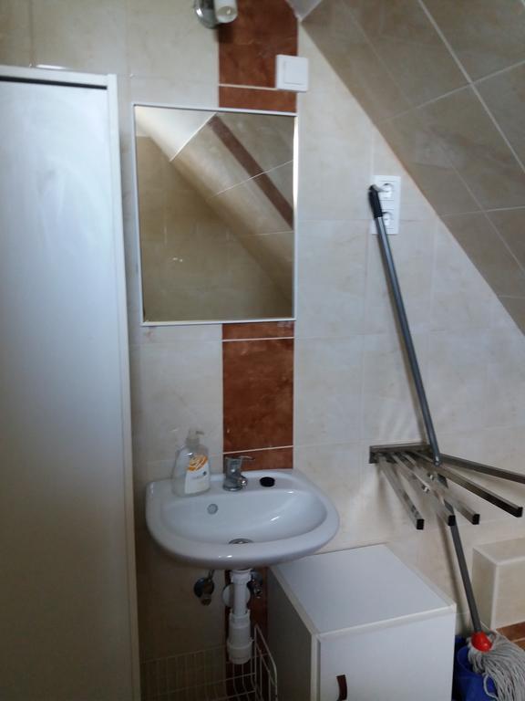 Kriszta Apartmanhaz Apartment Balatonlelle Bagian luar foto