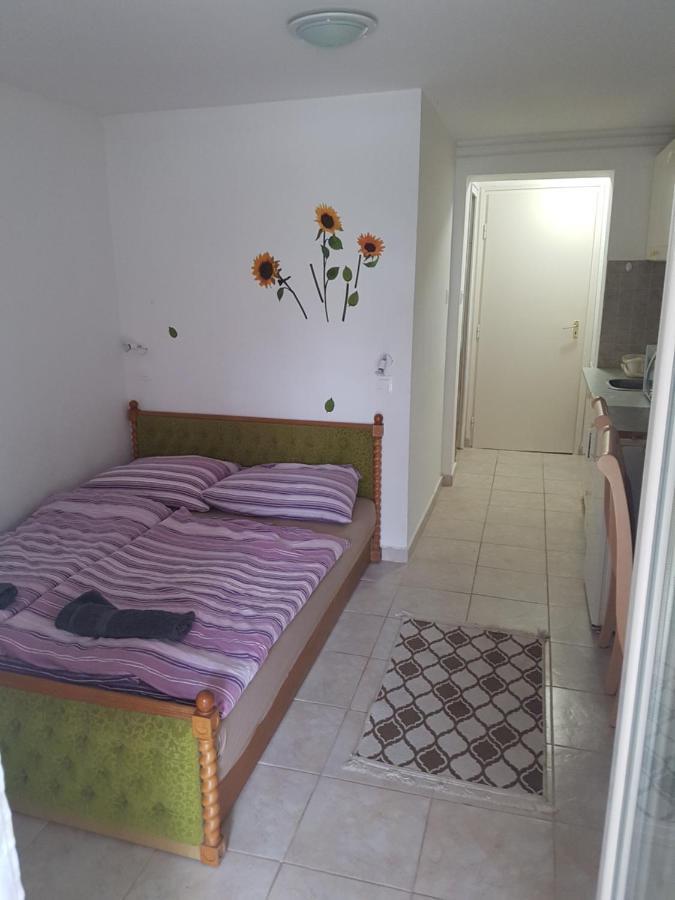Kriszta Apartmanhaz Apartment Balatonlelle Bagian luar foto