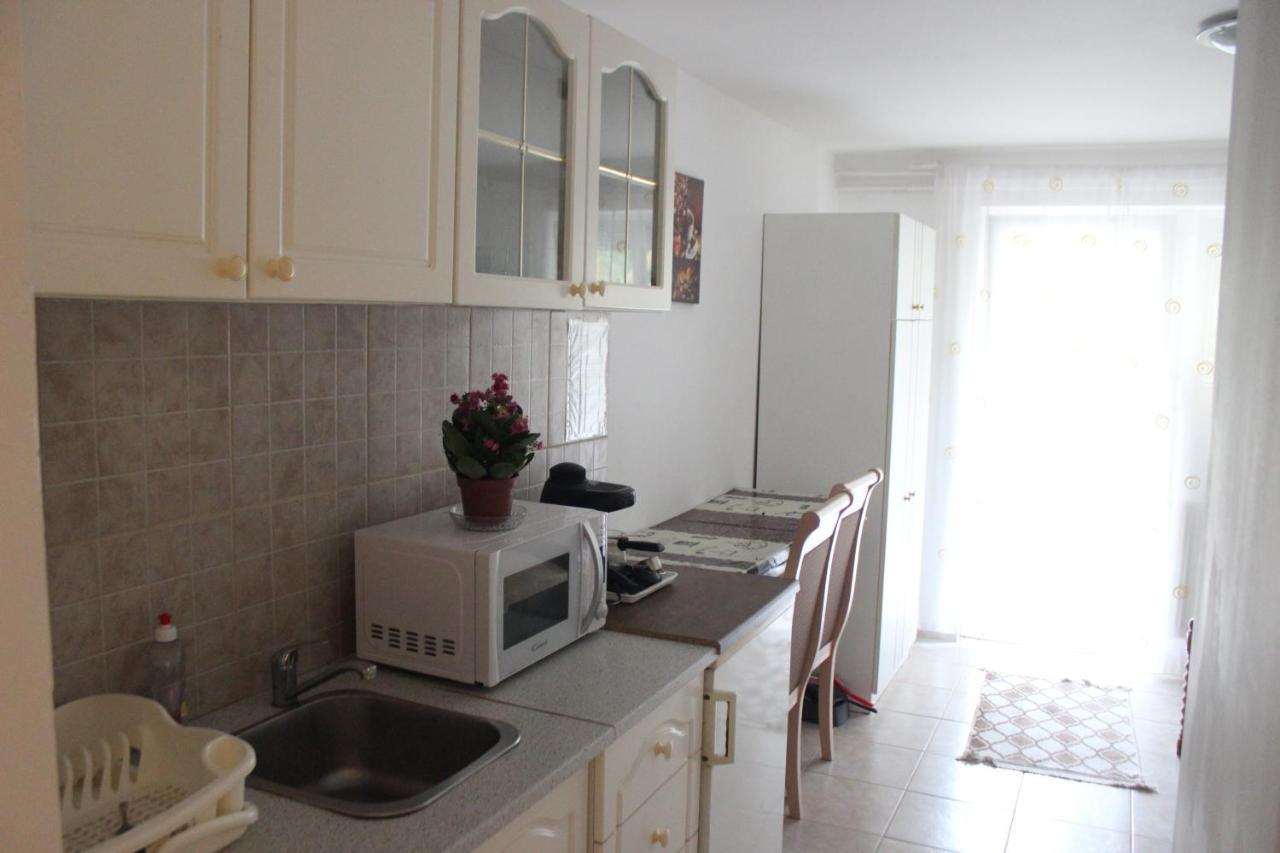Kriszta Apartmanhaz Apartment Balatonlelle Bagian luar foto